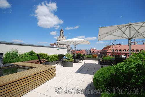 schöne Dachterrasse mit herrlichem Blick auf die Frauenkirche