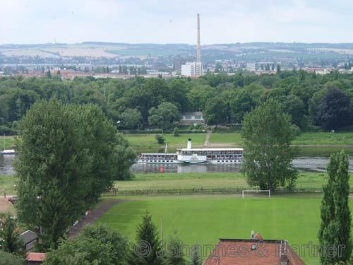 herrlicher Blick aus der Wohnung über Elbe und Dresden