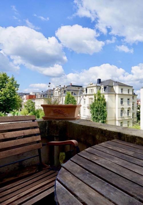 Balkon und Ausblick im Sommer