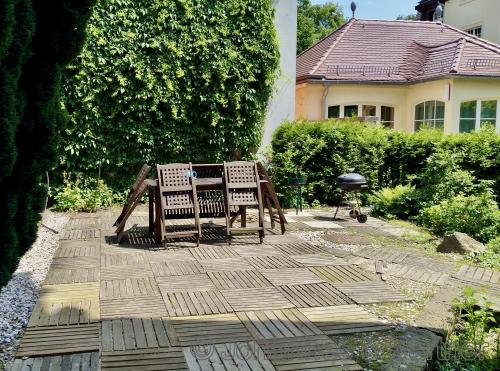 Terrasse im Garten zur Nutzung möglich